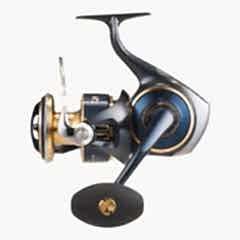 DAIWA SALTIGA 25 8000 H MAKARA